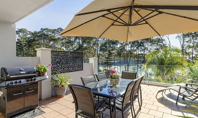 Denhams Beach Apartment | Seaview by the Cliff