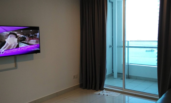 Downtown George Town Condo | Seaview Condo with Car Park