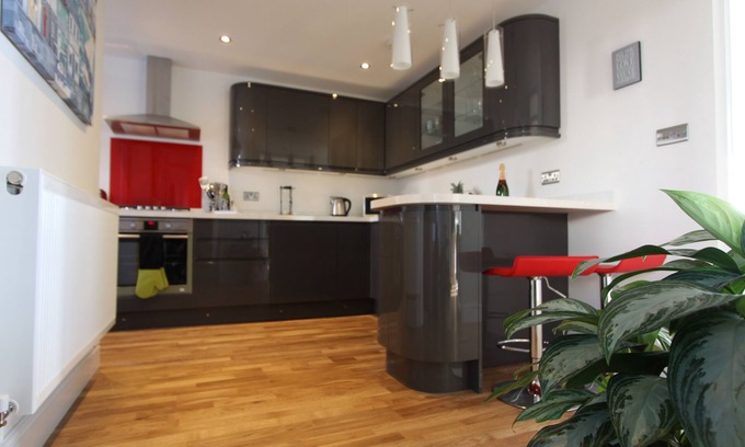 Bexhill-on-Sea Apartment | Seaviews located adjacent to the beachfront and Bexhill promanade