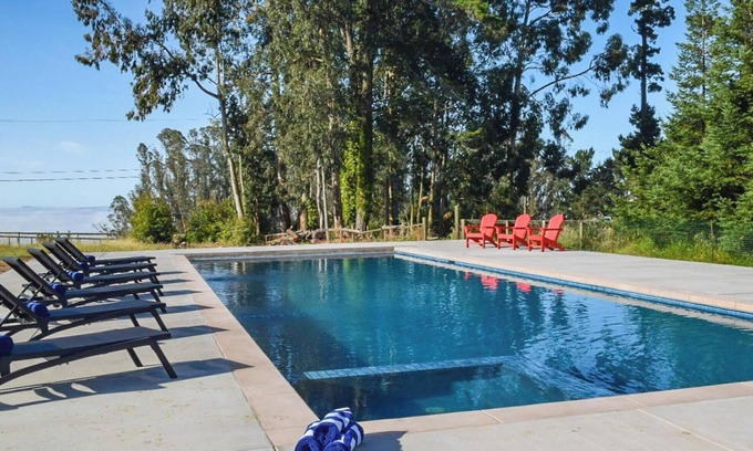 Freestone House | Sebastopol Estate: Pool ~ Spa ~ Firepit ~ EV Charger