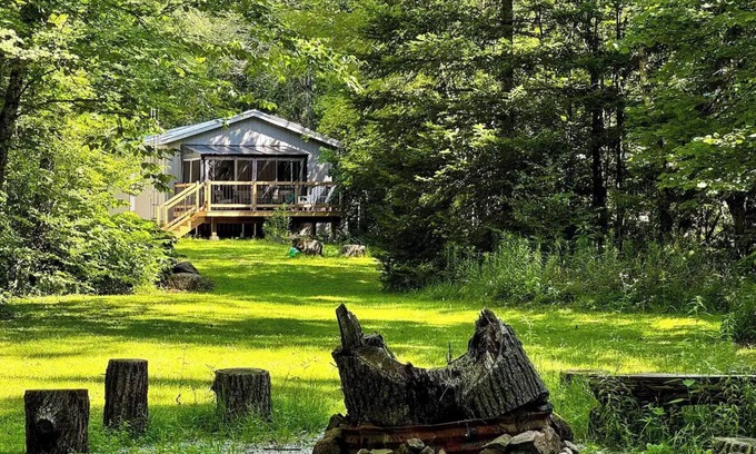 Carden House | Sebright Cottage With Private River