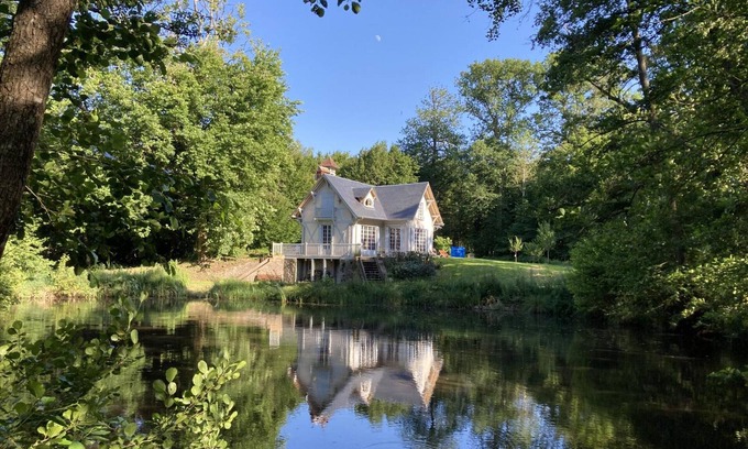 Clairefontaine-en-Yvelines Cottage | Secluded 127m² Cottage in Rambouillet Forest with Pond, Fireplace, and Terrace