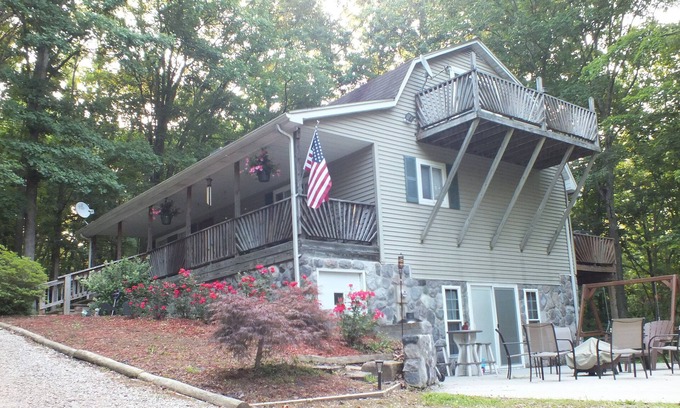 Peebles House | Secluded 3-Level Home! Luxury & Tranquility on 8 Acres Bordering Brush Creek!