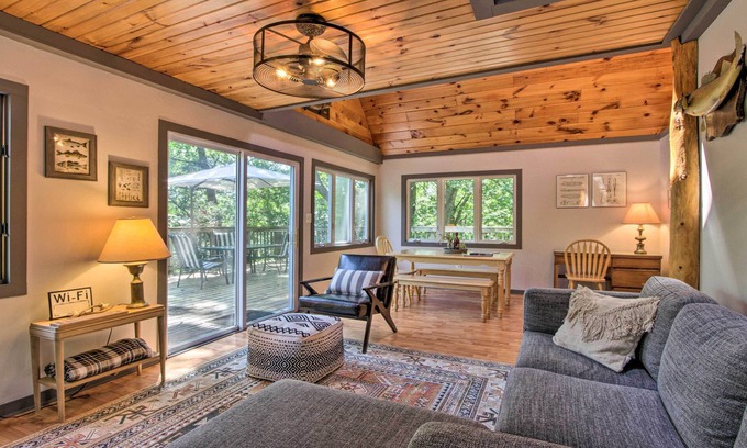 Wauzeka Cabin | Secluded A-Frame Hideaway w/Wraparound Deck!