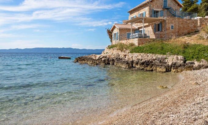 Gdinj Villa | Secluded Beach House | ☀ Power | La Villa Bleue on Hvar Island