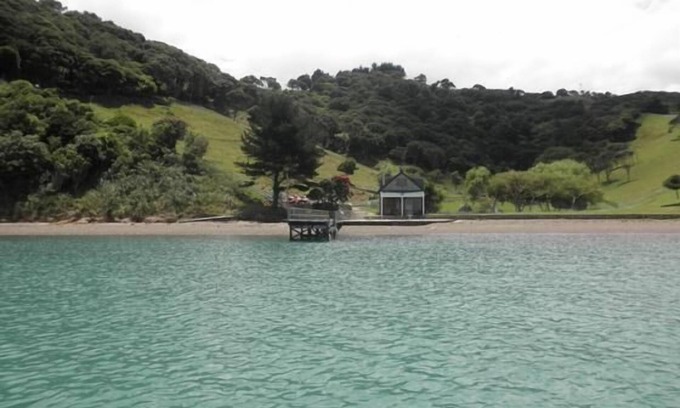 Waiheke Island Ski Chalet | Secluded Beachfront Hideaway