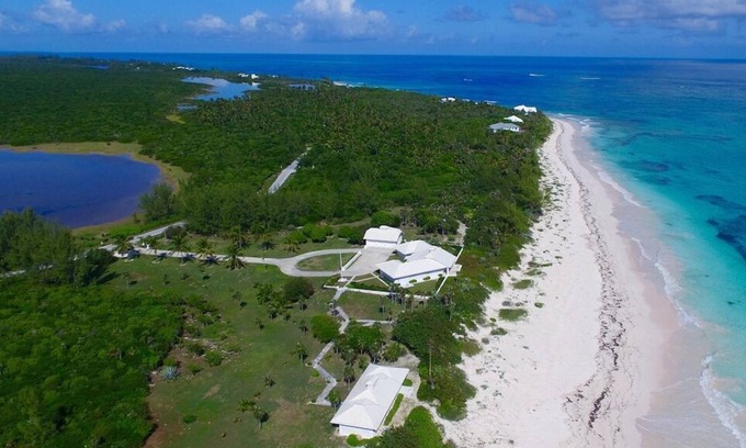 Double Bay House | Secluded Beachfront Estate on 9 Private Acres