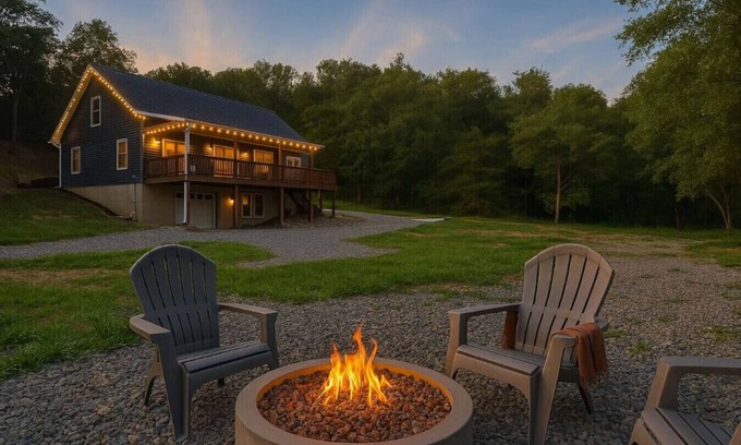 Strasburg Apartment | Secluded Cabin Escape Hot Tub & Games 13 Acres