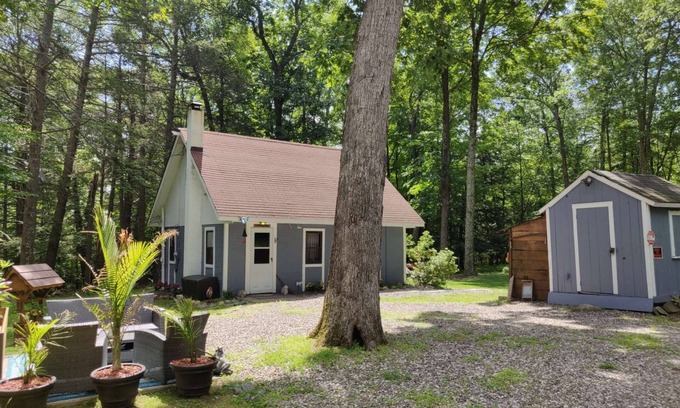 Wurtsboro Cottage | Secluded Cabin in the Southern Catskills Less than 2 Hours from NYC