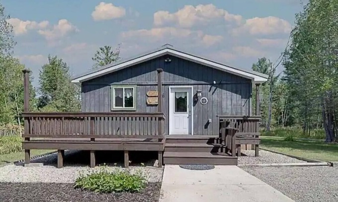 Ingalls Cabin | Secluded Cabin on 40 acres with a hot tub.