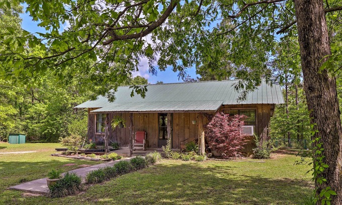 Neely Cabin | Secluded Cabin w/Pond ~ 37 Mi to Gulf Coast!
