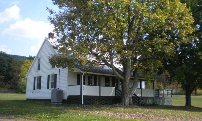 Luray Cottage | Secluded Cottage on 10 Acres. Close to Shen. Natl. Park and Luray Caverns
