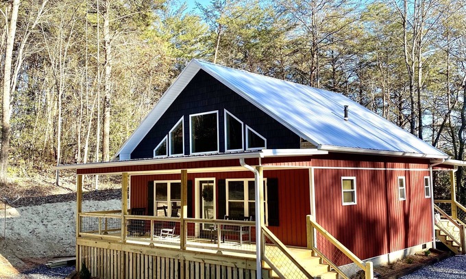 Bryson City House | Secluded in woods-1 mile from Smoky Mtn Nat'l Park & Great Smoky Mtn Railway