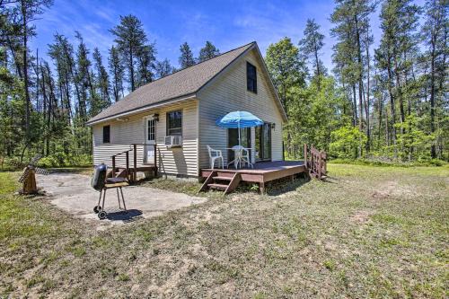 Irons House | Secluded Irons Cabin with 5-Acre Yard, Deck, Grill!
