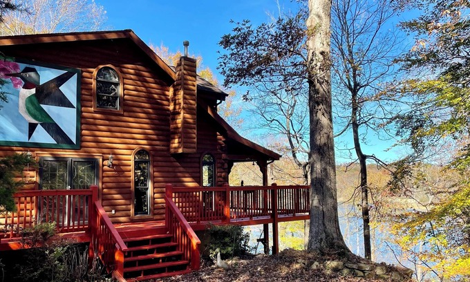 Cub Run Cabin | Secluded lakeside retreat with lake view and hot tub. Close to Mammoth Cave.