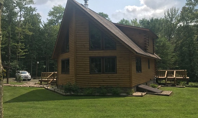 Morris House | secluded log home, minutes from all star village in Oneonta