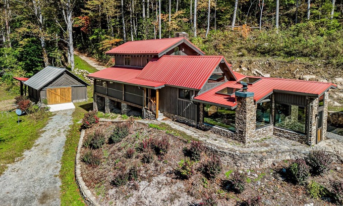 Canton Hotel | Secluded luxury cabins with water views, game table, wood stove & outdoor dining