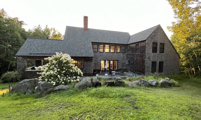 Cushing House | Secluded Maine country home on a Midcoast inlet