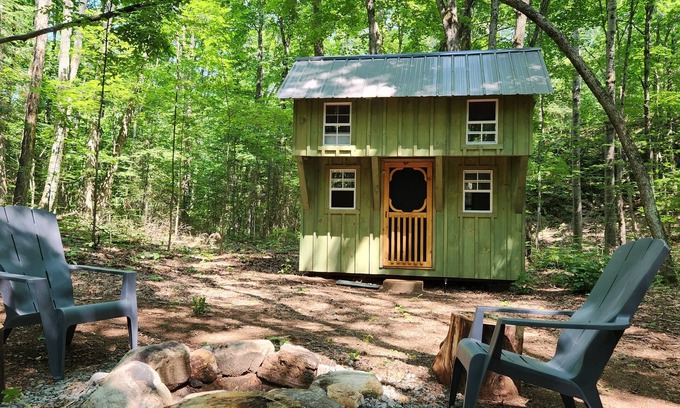 Clear Lake Cabin | Secluded Muskoka Glamping Cabin with Private Lake & Trails