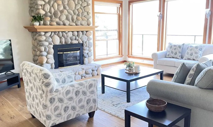 Surrey House | Secluded Oasis w/Private Pool. Amazing Getaway for a Large Group!