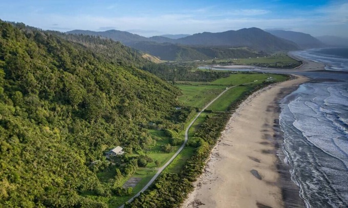 Mokihinui House | Secluded, tranquil home by the Beach. Pet-friendly.