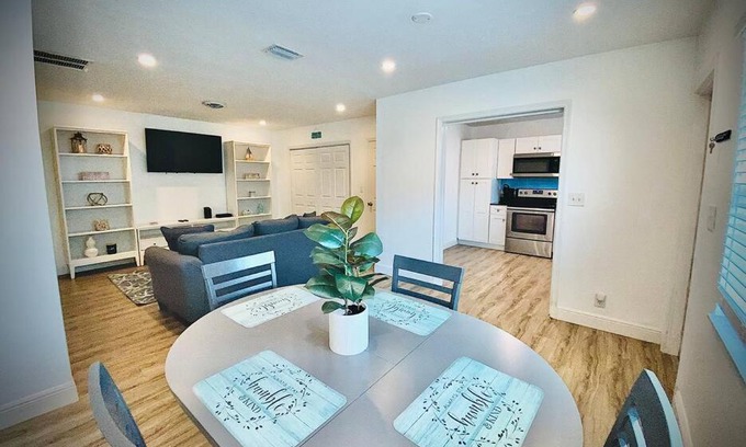Deerfield Beach Apartment | Secret Serenity! Roomy! Pool! 5 min from Beach!