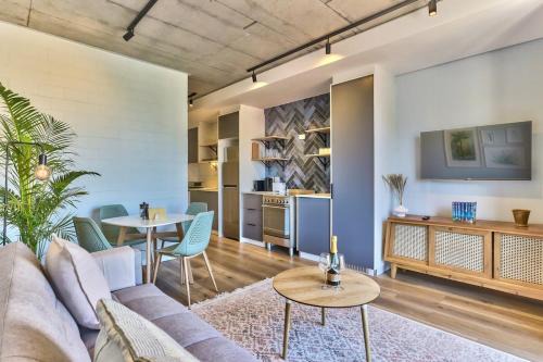 Sea Point Apartment | Secure studio, Sea Point Gem near promenade!