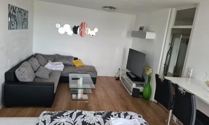 Sindelfingen Apartment | Sehr Schöne drei Zimmer Delüx Wohnung in Sindelfingen