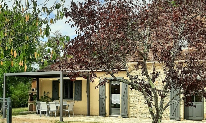 Salviac Cottage | Self-catered Gite located in a hamlet, 1km from the village, pleasant location