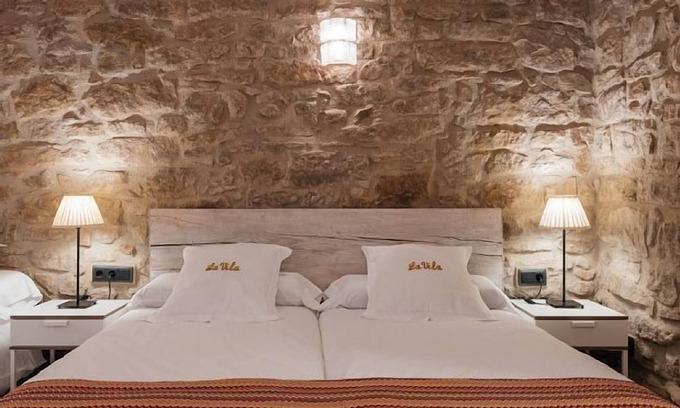 Castellnou de Bages Cottage | Self catering La Vila D'Argençola for 8 people