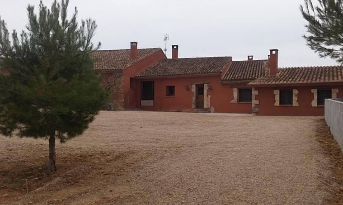 Torrelles de Foix Cottage | Self catering Can Cruset Agroturisme for 12 people