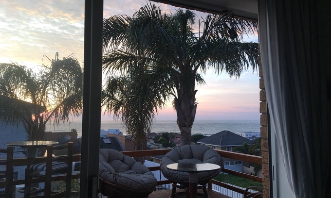 Wavecrest Apartment | Self Catering Flatlet With A Stunning Sea View! Close To World Renowned