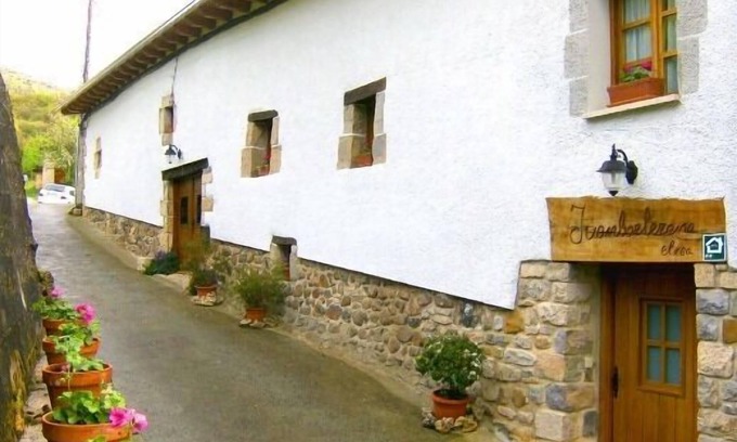 Ollo Cottage | Self catering Juanbarterena for 10 people