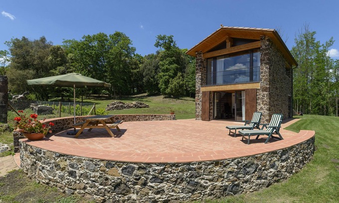 Santa Pau Cottage | Self catering Mas la Cadebosc for 5 people