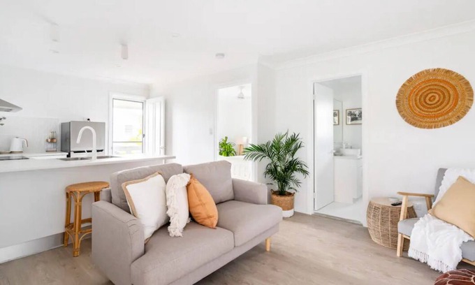 Mount Coolum Apartment | Self contained apartment with a Short walk to pristine beaches and cafes