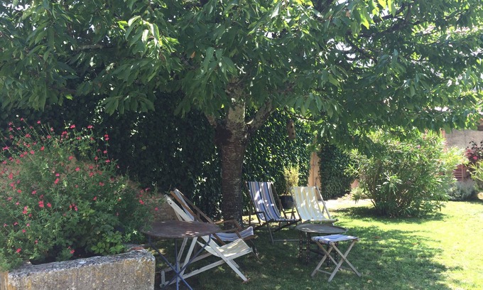 Saujon Apartment | Self-contained apartment in beautiful Charentaise town