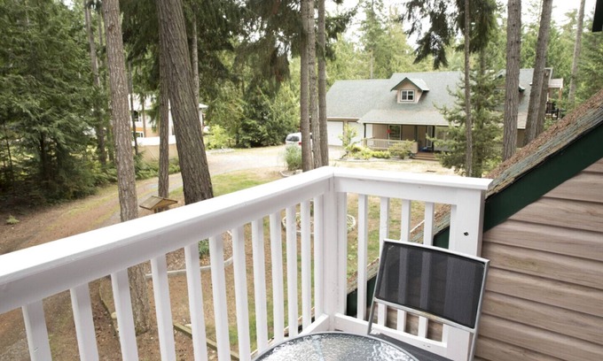 Regional District of Nanaimo House | Self Contained, Comfortable Carriage House
