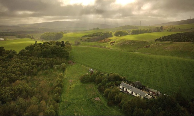 Glenesk Cottage | Self-contained pet friendly rural cottage & garden