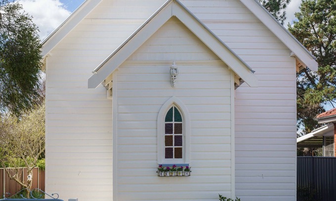 Central Mudgee House | Self Contained Restored Heritage c. 1914 Church