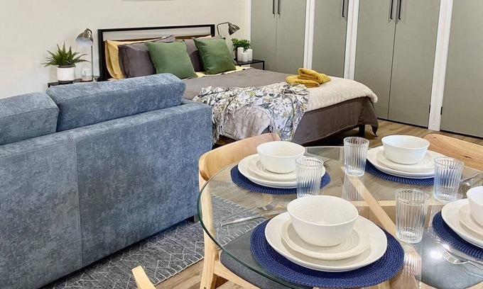 Pimpama Apartment | Self-contained Studio in Pimpama - Gold Coast. Close to all major theme parks.
