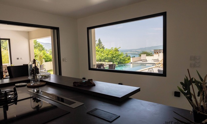 Montferrat House | Selha luxury house Montferrat magnificent lake view + infinity pool 180m2