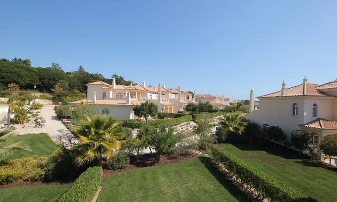 Almancil Condo | Semi-detached house, 500m from the lake in Quinta do Lago, perfect for your vacation