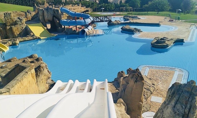 Viana House | Semi-detached house 6Kms from Logroño, with breakfast and pool! In wild nature.