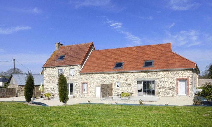 Bacilly House | Semi detached house, Bacilly