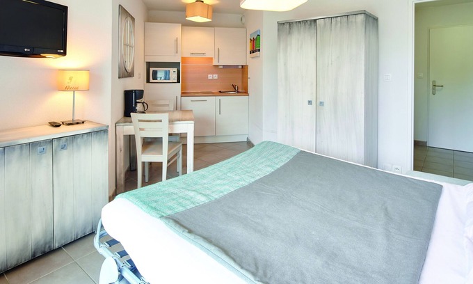 Casteljau Apartment | Sensational Residence Lou Castel sleeps 2 Pmr