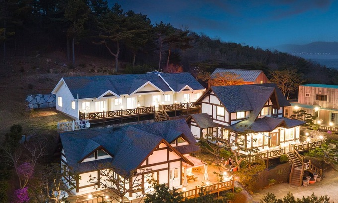 Ganghwa House | Seokmodo Supsokbadapunggyeong Pension