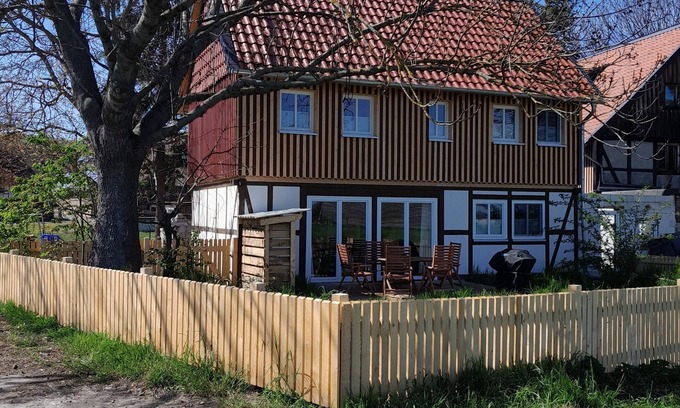 Liebenburg House | Separate and quietly situated vacation home on the edge of a field in Döhren near Goslar.