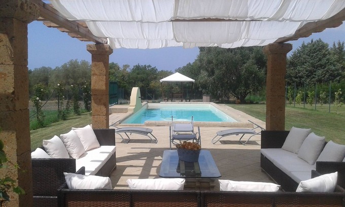 Tuscania Villa | SEPTEMBER OFFER Charming farmhouse, park, private swimming pool, relax in Maremma