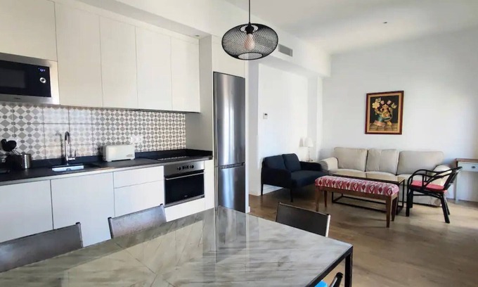 La Palmera-Reina Mercedes Apartment | Sepulveda, Tranquilo y con Piscina by Outin