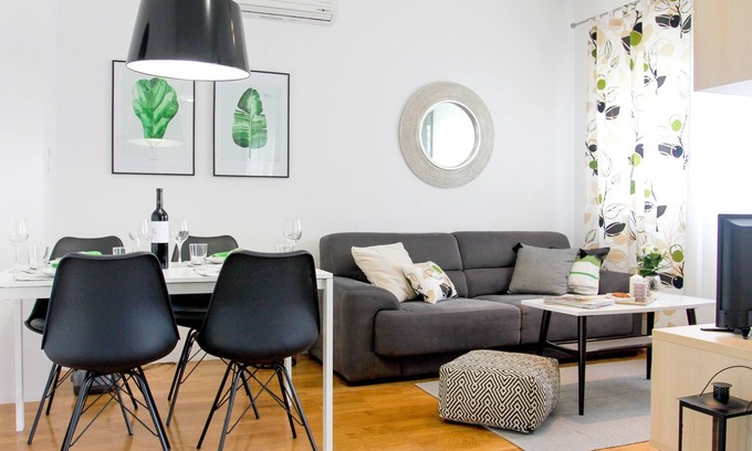 Podstrana Apartment | Serena apartment, with sea view, close to the pebble beach!